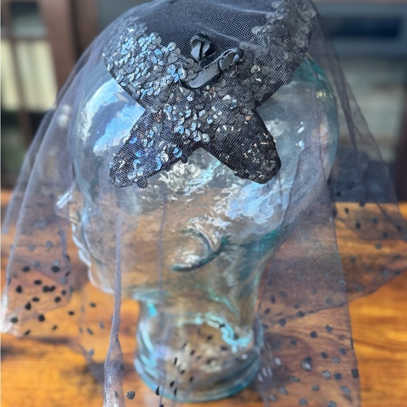 Vintage Elegant Black polka dot lace veil sequined, velvet fascinator - Picture 5 of 12